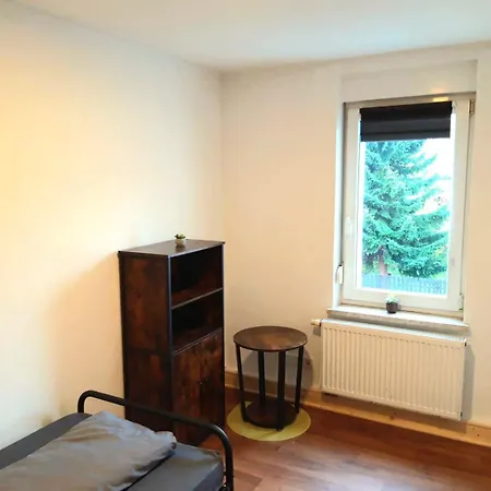 Апартаменты Seyfarthrooms - Monteurwohnung Grossroehrsdorf 1 - Zentrale Lage, Gute Anbindung, Voll Ausgestattet Grossrohrsdorf