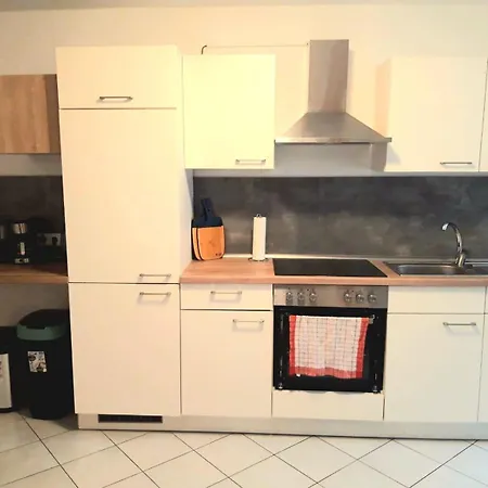 Апартаменты Seyfarthrooms - Monteurwohnung Grossroehrsdorf 1 - Zentrale Lage, Gute Anbindung, Voll Ausgestattet *