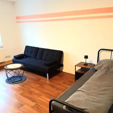 Апартаменты Seyfarthrooms - Monteurwohnung Grossroehrsdorf 1 - Zentrale Lage, Gute Anbindung, Voll Ausgestattet