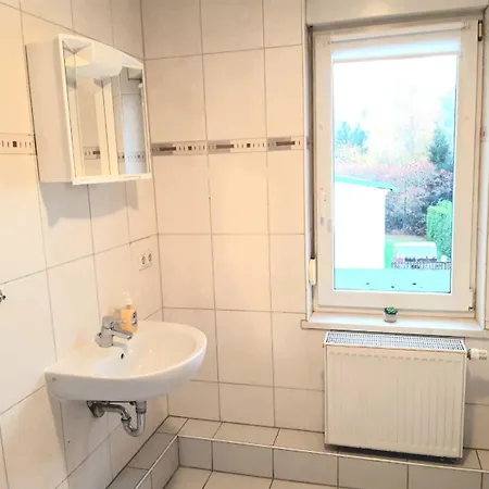 Seyfarthrooms - Monteurwohnung Grossroehrsdorf 1 - Zentrale Lage, Gute Anbindung, Voll Ausgestattet Апартаменты Grossrohrsdorf