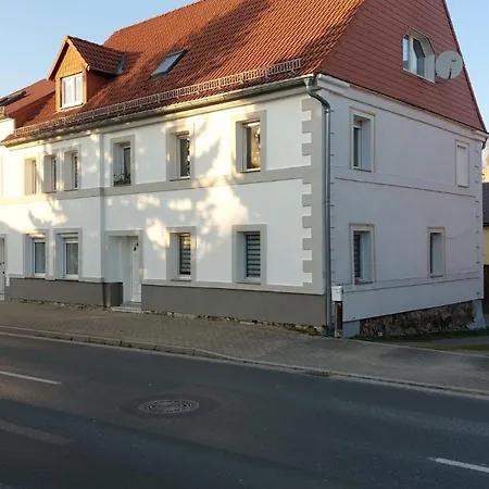 Appartement Seyfarthrooms - Monteurwohnung Grossroehrsdorf 1 - Zentrale Lage, Gute Anbindung, Voll Ausgestattet
