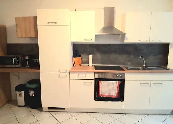 公寓 Seyfarthrooms - Monteurwohnung Grossroehrsdorf 1 - Zentrale Lage, Gute Anbindung, Voll Ausgestattet *