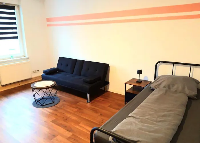 公寓 Seyfarthrooms - Monteurwohnung Grossroehrsdorf 1 - Zentrale Lage, Gute Anbindung, Voll Ausgestattet