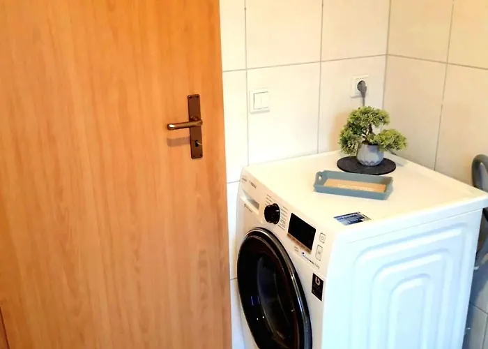 公寓 Seyfarthrooms - Monteurwohnung Grossroehrsdorf 1 - Zentrale Lage, Gute Anbindung, Voll Ausgestattet Grossrohrsdorf